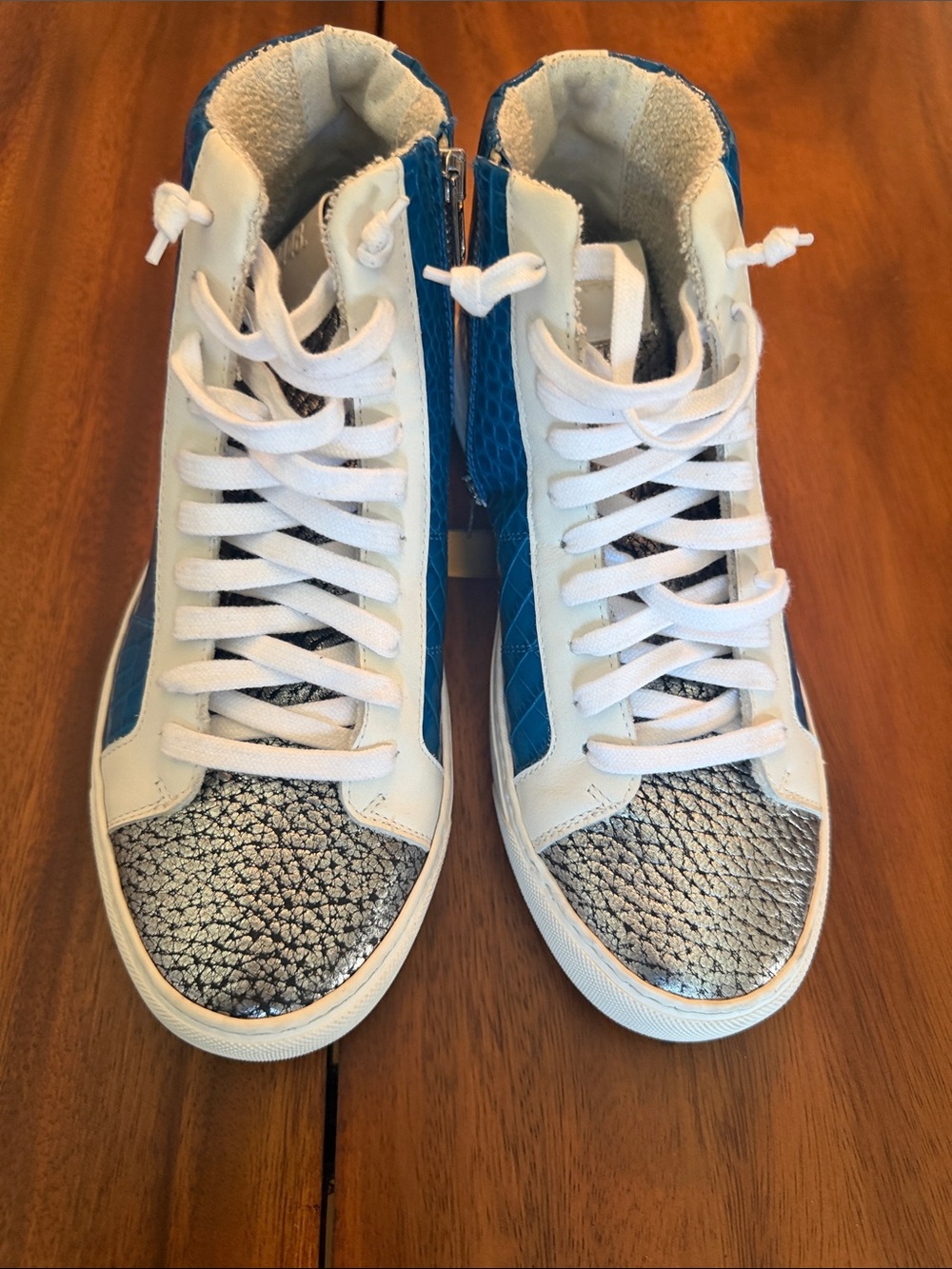 P448 White and Blue High-Top Sneakers with Silver Textured Toe Size 40 Brand New